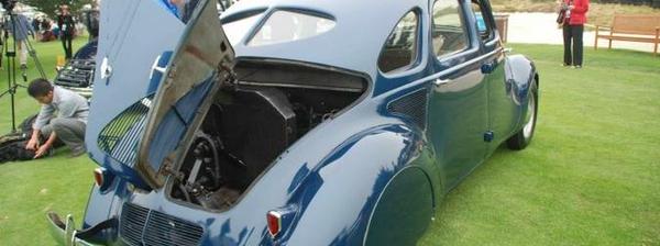 foto de vehiculo antigua con motor Hoffman X.